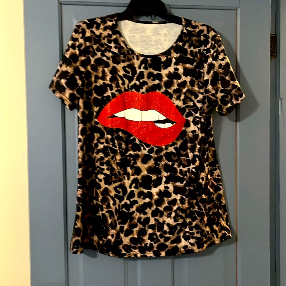 Leopard print t shirt